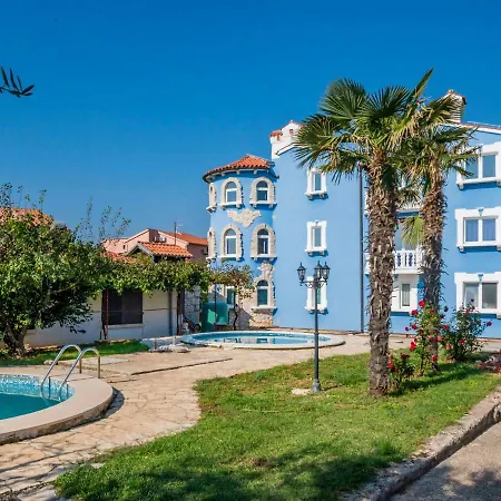 Hilde Red-6 By Interhome Medulin