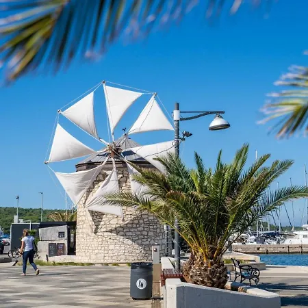 Hilde Red-6 By Interhome Medulin