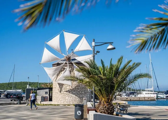 Hilde Red-6 By Interhome 메덜린