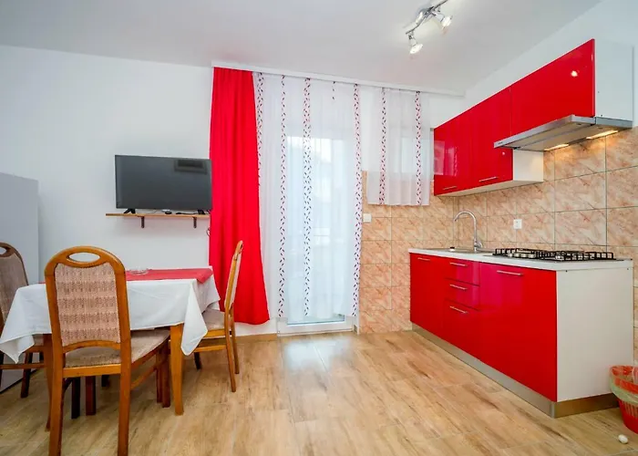 Hilde Red-6 By Interhome Medulin