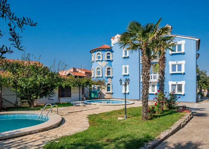 Hilde Red-6 By Interhome 메덜린