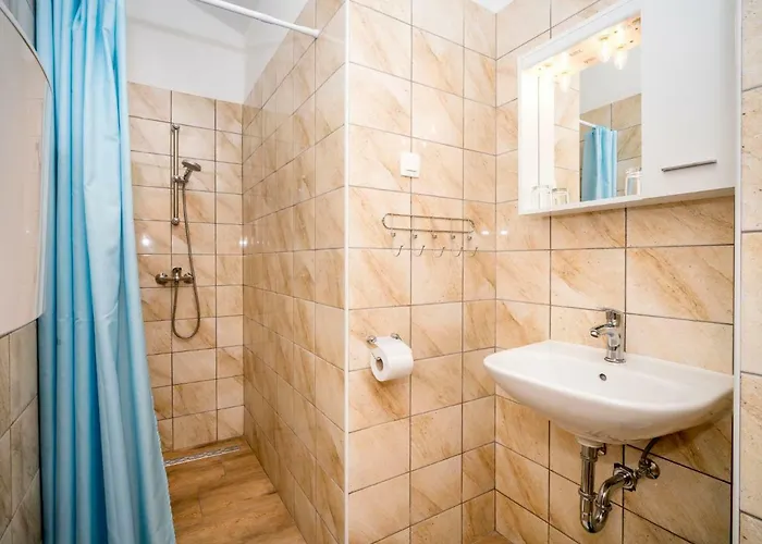 Hilde Red-6 By Interhome 메덜린